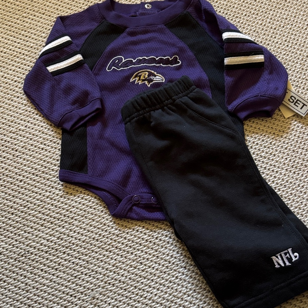 Outfit 2 pcs NFL Ravens infant size 3-6 months polyester cotton snaps